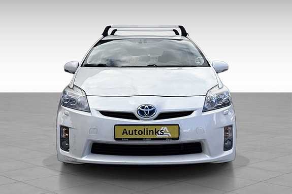 Toyota Prius 2 of 5