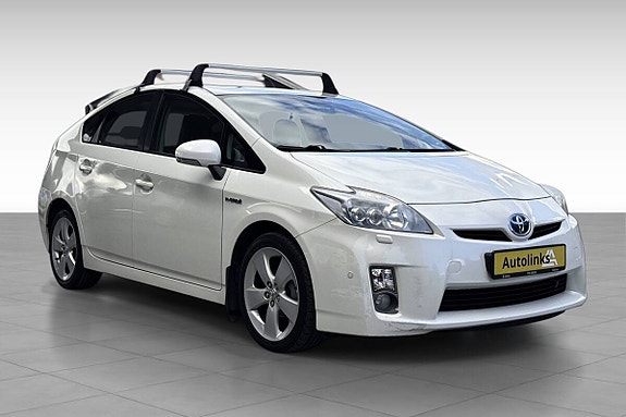 Toyota Prius 3 of 5