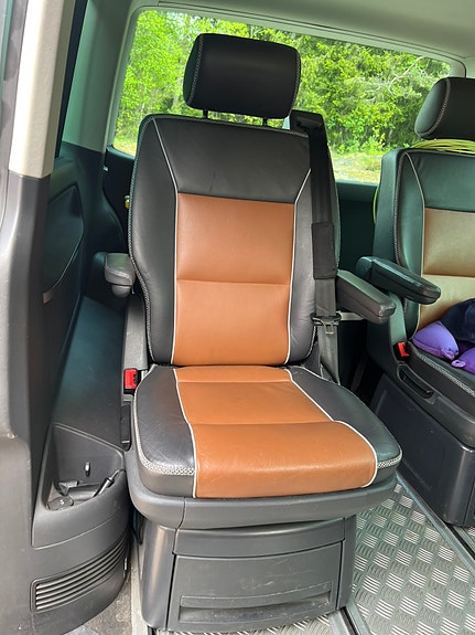 Volkswagen Multivan 12 of 30