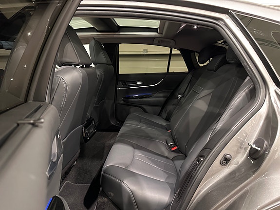 Toyota Mirai 13 of 25