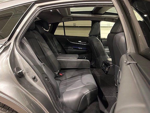 Toyota Mirai 12 of 25