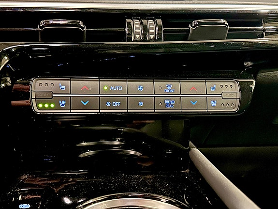 Toyota Mirai 21 of 25