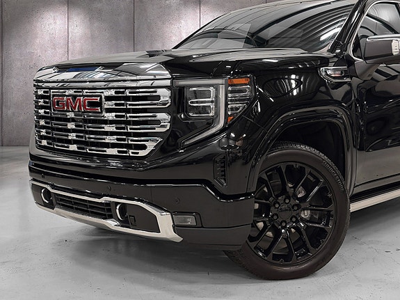 GMC Sierra 2 of 5