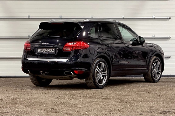 Porsche Cayenne 3 of 5