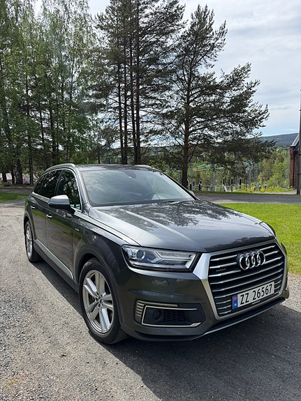 Audi Q7 3 of 5