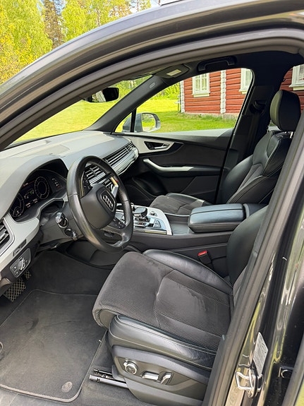 Audi Q7 9 of 30