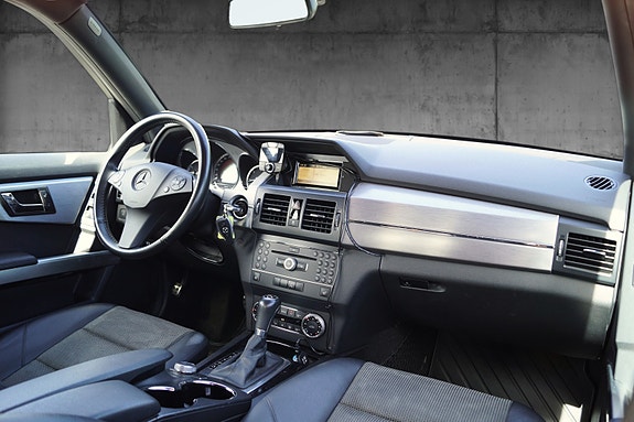 Mercedes-Benz GLK 11 of 30