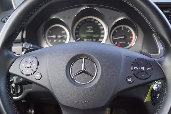 Mercedes-Benz GLK 21 of 30