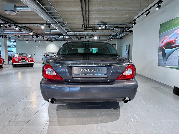 Jaguar XJ 7 of 22