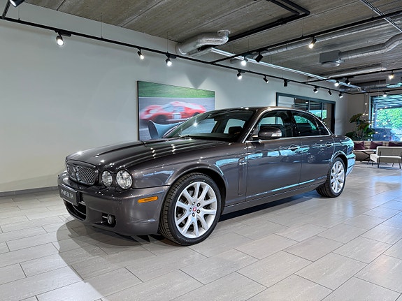 Jaguar XJ 8 of 22
