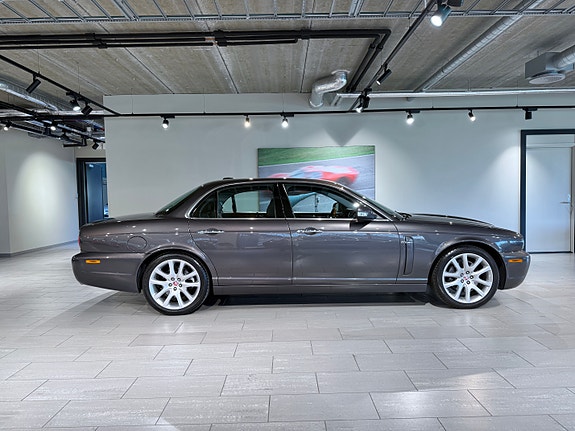 Jaguar XJ 3 of 22