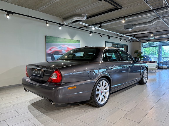 Jaguar XJ 4 of 22