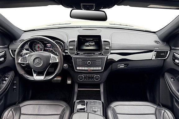 Mercedes-Benz GLS63 24 of 30
