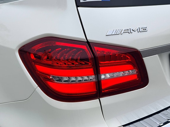 Mercedes-Benz GLS63 13 of 30