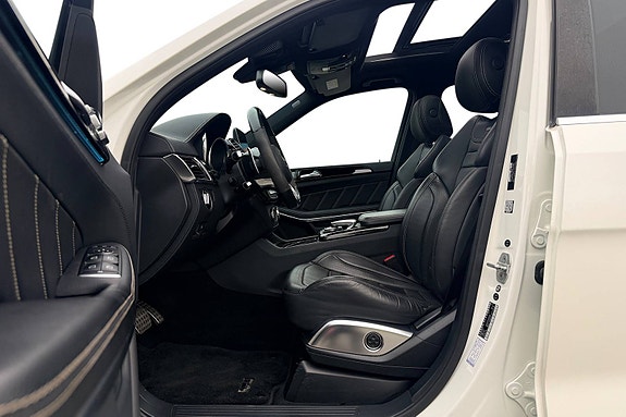 Mercedes-Benz GLS63 19 of 30