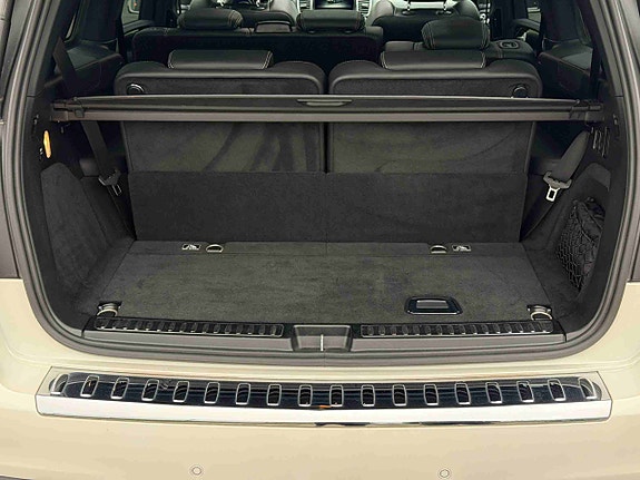 Mercedes-Benz GLS63 17 of 30