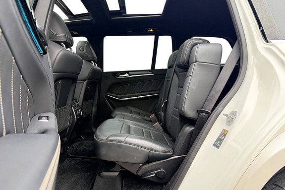 Mercedes-Benz GLS63 21 of 30