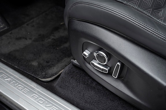 Land Rover Range Rover Sport 23 of 30