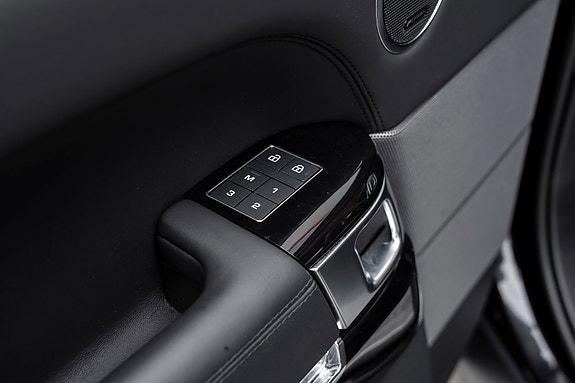 Land Rover Range Rover Sport 22 of 30