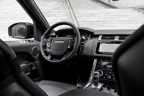 Land Rover Range Rover Sport 24 of 30