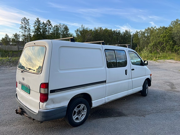 Toyota HiAce 4 of 5