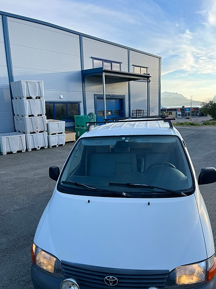 Toyota HiAce 5 of 5