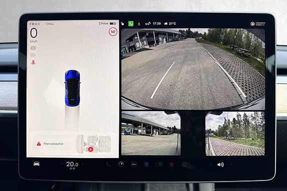 Ryggekamera og parkeringssensorer gjør manøvrering enklere i trange parkeringshus og bygater.
