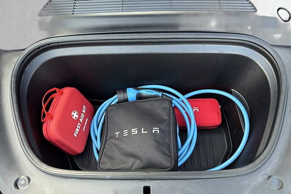 Det er i tillegg et stort rom under panser (en så kalt frunk) på hele 117 liter!