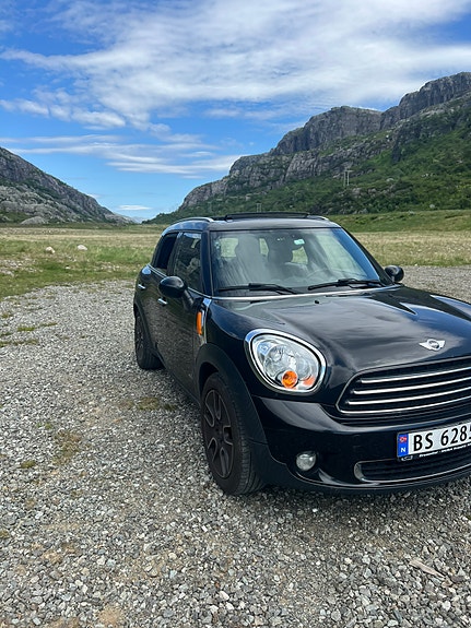 MINI Countryman Cooper D 2 of 5