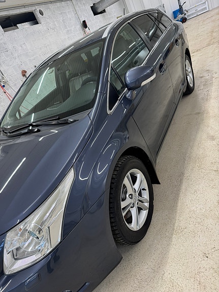 Toyota Avensis 3 of 11