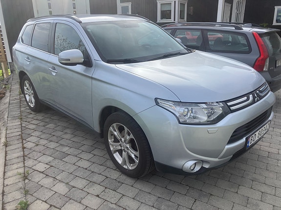 Mitsubishi Outlander 2 of 5