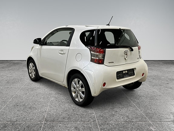 Toyota IQ 3 of 11