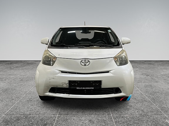 Toyota IQ 2 of 11