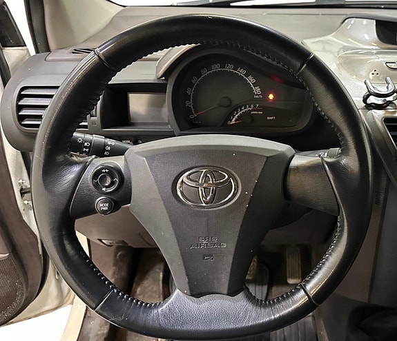 Toyota IQ 7 of 11
