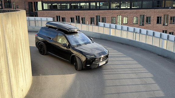 NIO ES8 13 of 25