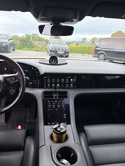 Porsche Taycan 8 of 8