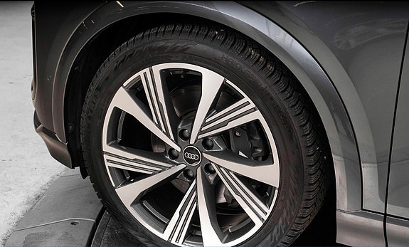 Audi SQ6 e-tron 25 of 25