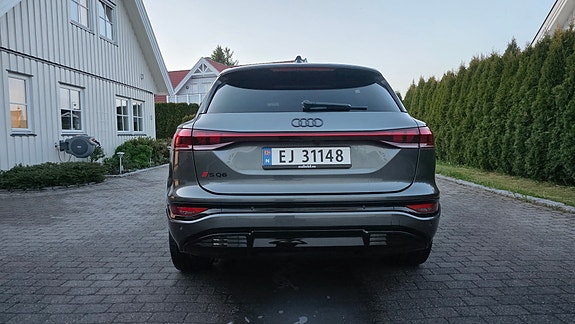 Audi SQ6 e-tron 10 of 25
