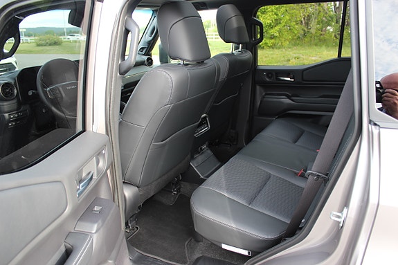 Toyota Land Cruiser 10 of 30