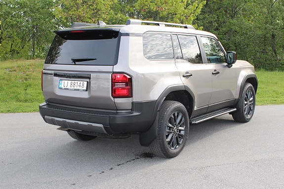 Toyota Land Cruiser 4 of 30