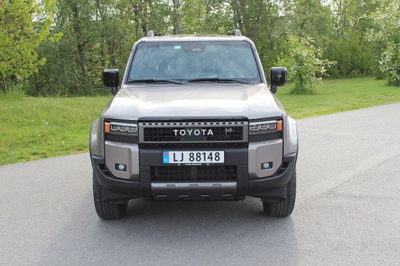 Toyota Land Cruiser 2 of 30