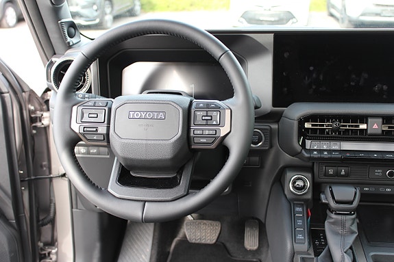 Toyota Land Cruiser 19 of 30