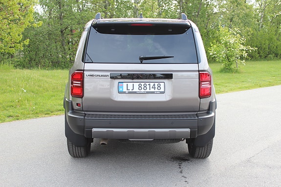 Toyota Land Cruiser 5 of 30