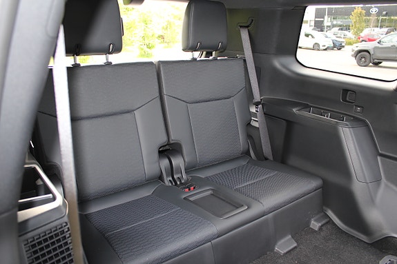 Toyota Land Cruiser 13 of 30