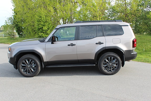 Toyota Land Cruiser 3 of 30