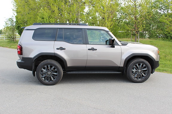 Toyota Land Cruiser 6 of 30