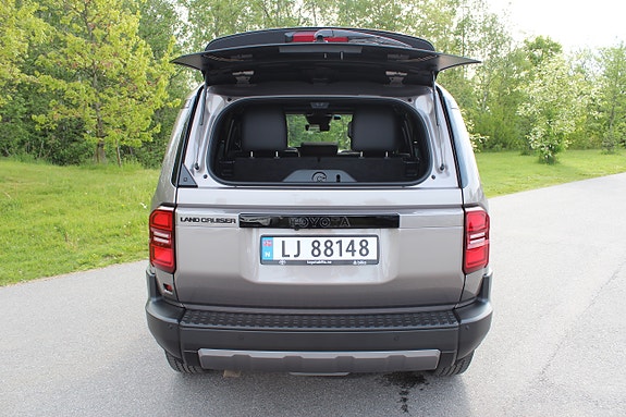 Toyota Land Cruiser 7 of 30