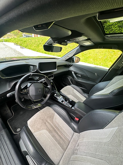 Peugeot e-2008 8 of 13