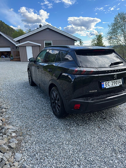 Peugeot e-2008 3 of 13