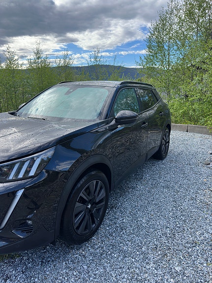 Peugeot e-2008 6 of 13